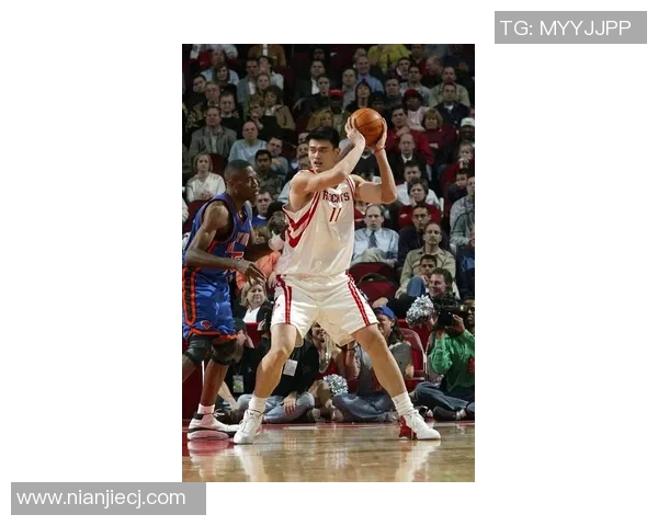 姚明在NBA历史对决中与勇士队的精彩较量与传奇时刻回顾 姚明在NBA历史对决中与勇士队的精彩较量与传奇时刻回顾