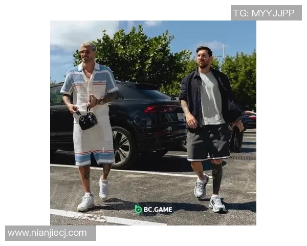 足球明星的时尚穿搭揭秘他们的衣服品牌与风格分析 足球明星的时尚穿搭揭秘他们的衣服品牌与风格分析