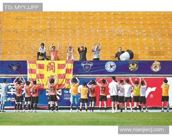 重庆足球明星队解散引发球迷热议昔日辉煌难再现