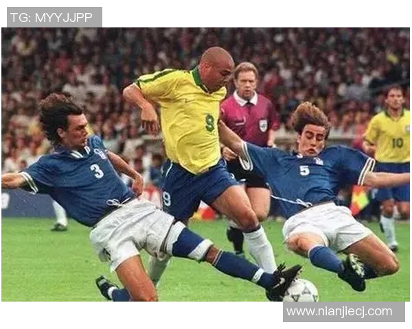 清朝时期的足球明星与他们的传奇故事探秘