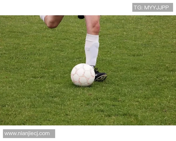 足球明星西达内的传奇人生与足球艺术的完美结合 足球明星西达内的传奇人生与足球艺术的完美结合