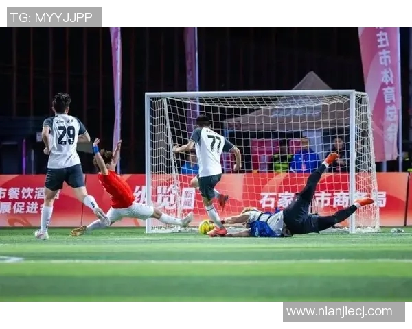 足球明星齐聚五人制足球赛场展现精彩对决与无限魅力