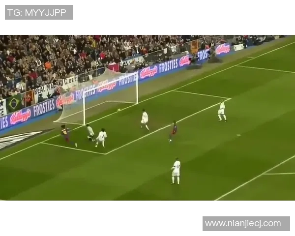 足球明星高清相框照片展示让你感受球场魅力与偶像风采的完美结合 足球明星高清相框照片展示让你感受球场魅力与偶像风采的完美结合